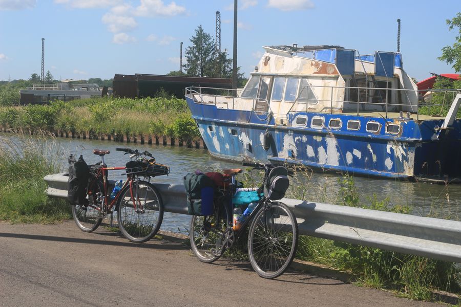 Marseilles... son port...