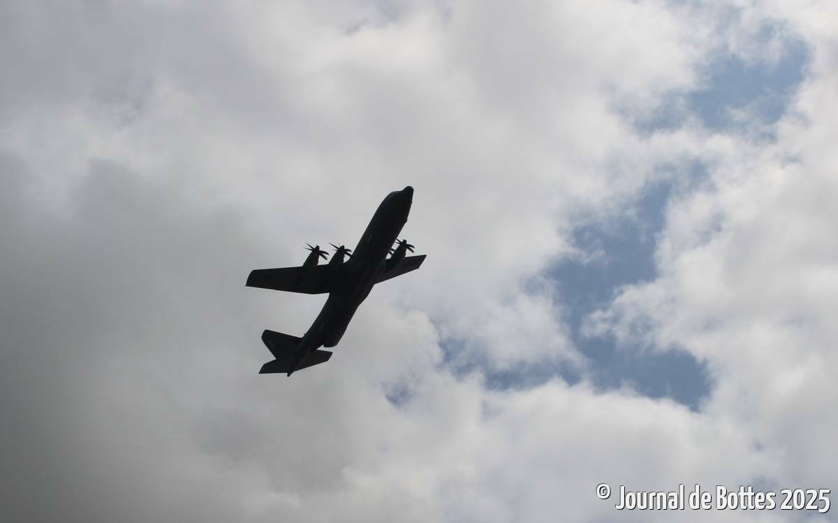 un avion près du Mont